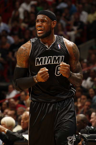 禁区前沿的 禁区前沿的